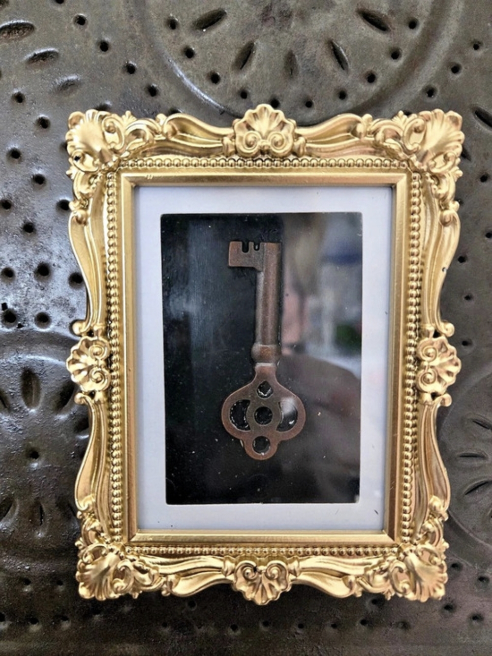 Miniature Ornate Key Display Frame in Gold & Black
